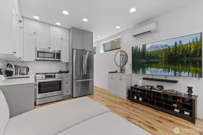 1428 24th Avenue #B, Seattle, WA 98122 - Photo 2