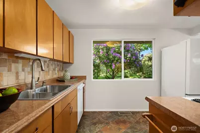 200 154th Place SE, Bellevue, WA 98007 - Photo 10