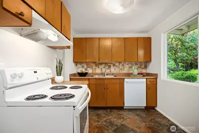 200 154th Place SE, Bellevue, WA 98007 - Photo 8