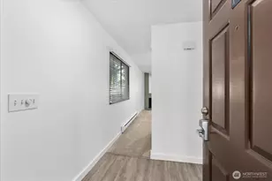 12517 NE 23rd Pl, Bellevue, WA 98005 - Photo 2