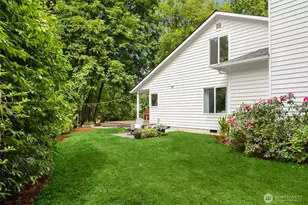 8980 Bay St NE, Bainbridge Island, WA 98110 - Photo 30