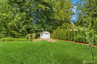 8980 Bay St NE, Bainbridge Island, WA 98110 - Photo 32