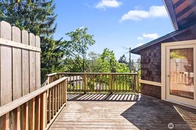 515 N 41st Street, Seattle, WA 98103 - Photo 16