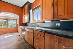 515 N 41st St, Seattle, WA 98103 - Photo 4