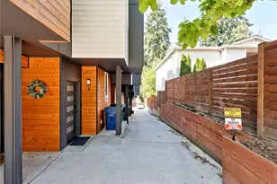14023 Greenwood Ave N, Seattle, WA 98133 - Photo 2