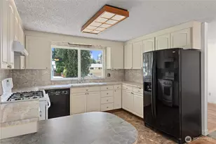 4907 181st Pl SW, Lynnwood, WA 98037 - Photo 10