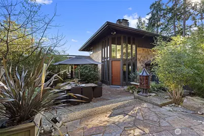 5425 96th Avenue SE, Mercer Island, WA 98040 - Photo 2