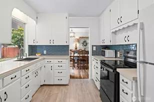 1609 W Pioneer Ave, Puyallup, WA 98371 - Photo 8