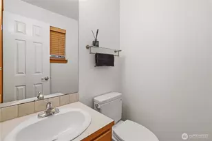 10520 Whitman Ave N, Seattle, WA 98133 - Photo 14