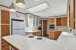 631 Giltner Ln, Edmonds, WA 98020 - Photo 12