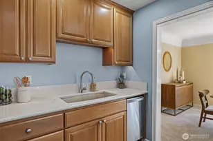 912 N 90th St, Seattle, WA 98103 - Photo 10