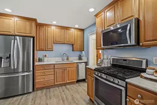 912 N 90th St, Seattle, WA 98103 - Photo 8