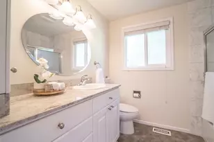 17452 NE 12th St, Bellevue, WA 98008 - Photo 24