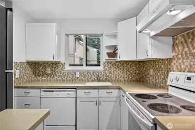 10037 NE 138th Place #D2, Kirkland, WA 98034 - Photo 6