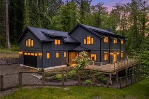 8636 NE Belle Hl Ln, Bainbridge Island, WA 98110 - Photo 2