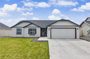 204 Royal Palm Dr, Moses Lake, WA 98837 - Photo 2
