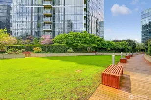 10700 NE 4th St, Bellevue, WA 98004 - Photo 32