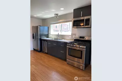2366 E Yale Avenue E, Seattle, WA 98102 - Photo 8