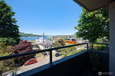 2366 E Yale Avenue E, Seattle, WA 98102 - Photo 22