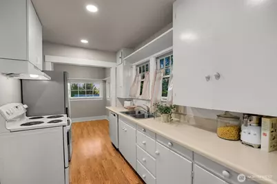 5706 35th Ave NE, Seattle, WA 98105 - Photo 10