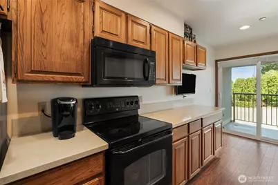 1902 Bridgeport Way W #106, University Place, WA 98466 - Photo 8