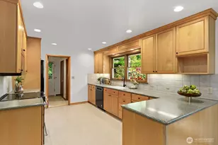 3651 Perkins Ln W, Seattle, WA 98199 - Photo 16