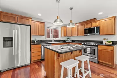 2024 W Bertona Street, Seattle, WA 98199 - Photo 12
