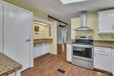9813 189th Street E, Puyallup, WA 98375 - Photo 10