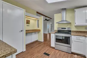 9813 189th St E, Puyallup, WA 98375 - Photo 10