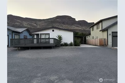 707 Hunter Avenue SW, Quincy, WA 98848 - Photo 2