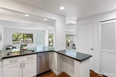 10 143rd Avenue SE, Bellevue, WA 98007 - Photo 12