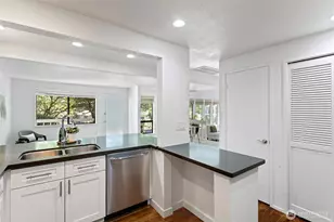 10 143rd Ave SE, Bellevue, WA 98007 - Photo 12