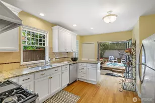 155 Florentia St, Seattle, WA 98109 - Photo 14