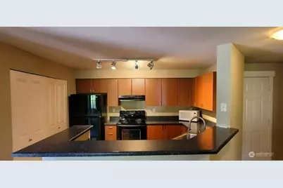 7711 NE 175th Street #E201, Kenmore, WA 98028 - Photo 10