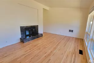 12051 SE 42nd St, Bellevue, WA 98006 - Photo 4