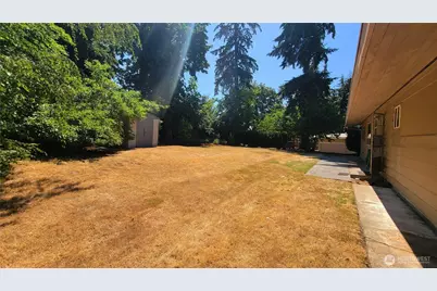 12051 SE 42nd Street, Bellevue, WA 98006 - Photo 14