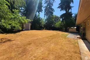 12051 SE 42nd St, Bellevue, WA 98006 - Photo 14