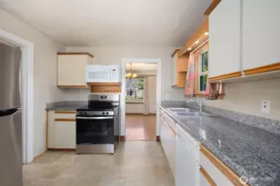 102 S 68th St, Tacoma, WA 98408 - Photo 12