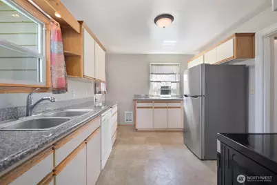 102 S 68th Street, Tacoma, WA 98408 - Photo 14