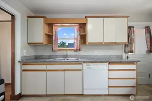 102 S 68th St, Tacoma, WA 98408 - Photo 16