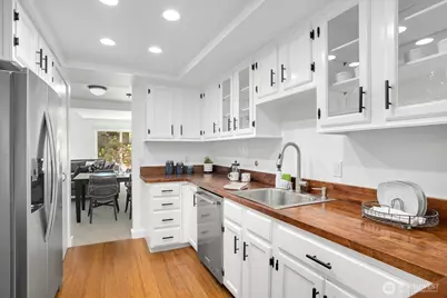 13730 15th Avenue NE #G204, Seattle, WA 98125 - Photo 10