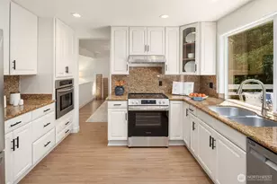 13241 SE 57th St, Bellevue, WA 98006 - Photo 10