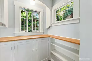 2077 E Howe St, Seattle, WA 98112 - Photo 14