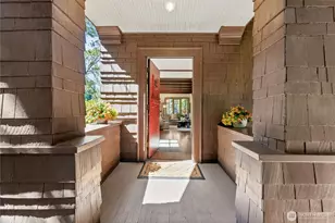 2077 E Howe St, Seattle, WA 98112 - Photo 2