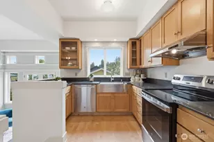 108 N 54th St, Seattle, WA 98103 - Photo 8
