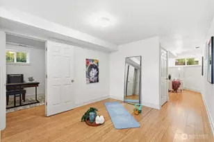 108 N 54th St, Seattle, WA 98103 - Photo 26