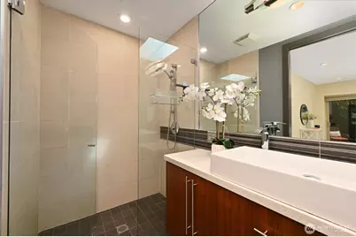 8218 2nd Avenue NE #B, Seattle, WA 98115 - Photo 24