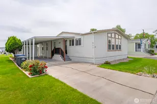 2240 W Broadway Ave, Moses Lake, WA 98837 - Photo 1