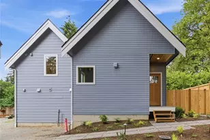 11737 40th Ave NE, Seattle, WA 98125 - Photo 1