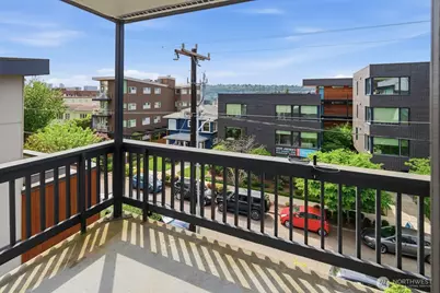 2362 Franklin Avenue E, Seattle, WA 98102 - Photo 8